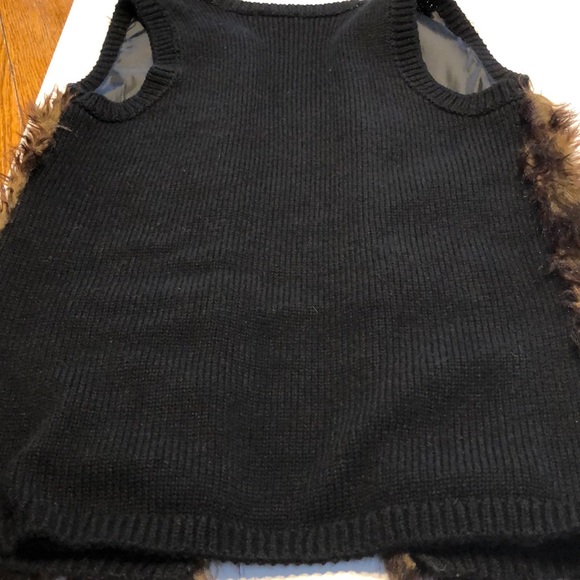 Faux fur and sweater vest, H & M, Size Small. - Picture 4 of 7